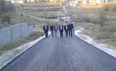 Asfaltohen dy rrugë në Pagarushë