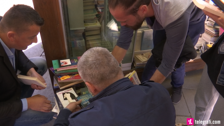 Flasin librashitësit e Prishtinës, Ahmeti u premtoi subvencion (Video)