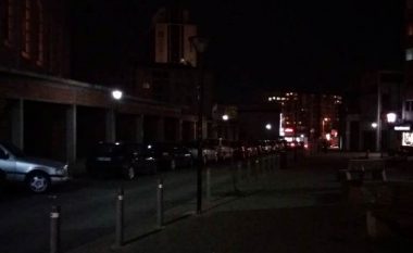 Mungesa e ndriçimit rrezikon banorët e lagjes Pejton (Video)