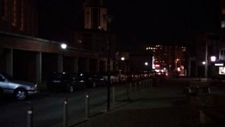 Mungesa e ndriçimit rrezikon banorët e lagjes Pejton (Video)