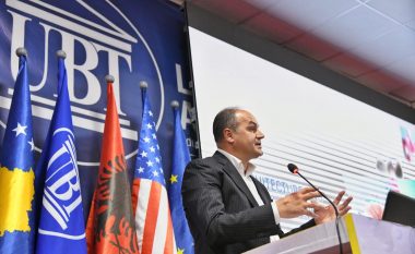 Hoxhaj në konferencën e UBT-së, flet për kërkimin shkencor dhe inovacionin si mjete për zhvillimin e shtetit