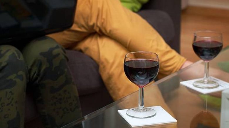 Vetëm tri gota verë në javë duhet t’i pini për të pasur përfitime shëndetësore