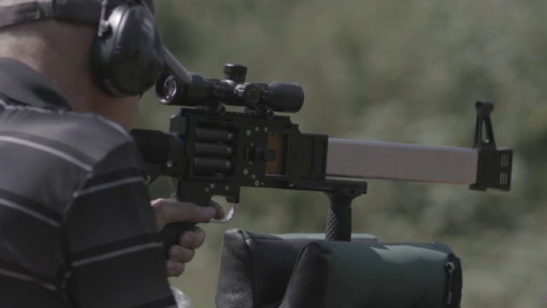 Ushtria amerikane mund të pajiset me armën më të re, pushkën automatike që me një shkrepje nxjerr nga tyta katër plumba (Foto/Video)