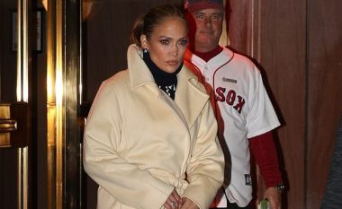 Jennifer Lopez, me pallto sezoni: Të rehatshme dhe elegante njëkohësisht!