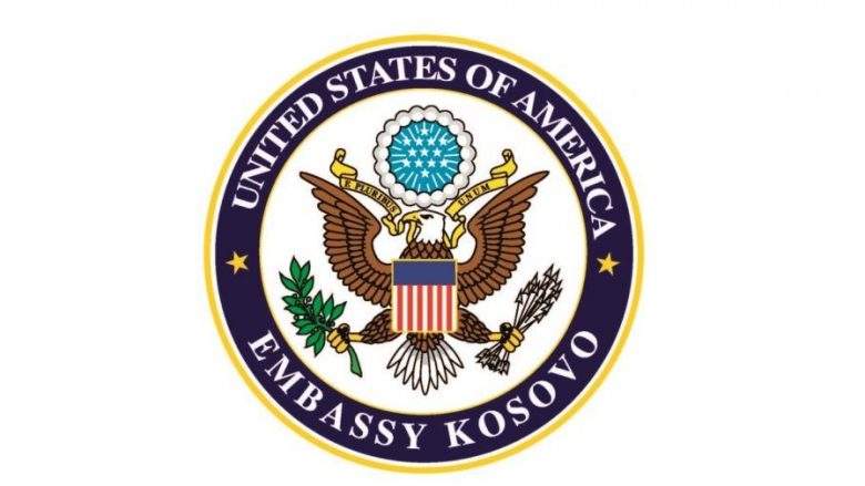 Edhe Ambasada amerikane reagon për sulmin ndaj pelegrinëve serbë në Istog