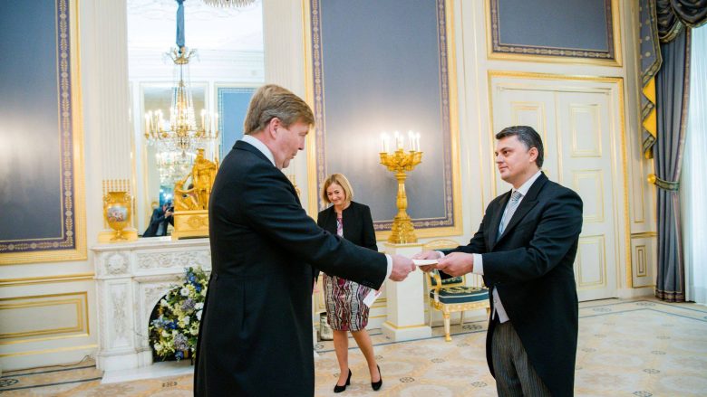 Ambasadori Greiçevci dorëzoi letrat kredenciale tek Mbreti i Holandës (Foto/Video)