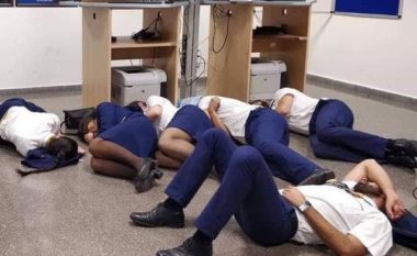 Anulohen fluturimet, pjesëtarët e stafeve të aeroplanëve detyrohen të flenë në dysheme (Foto)