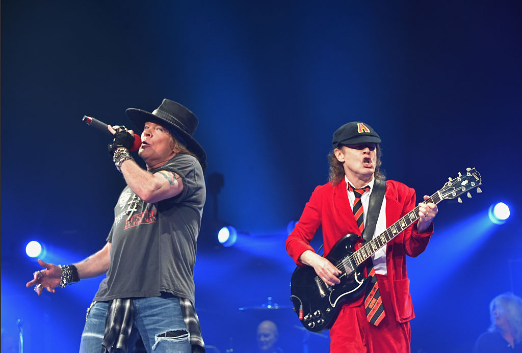 Slash lëvdon performancën e Axl Rose me “AC/DC”