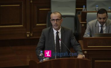 Haxhiu: Shumica e deputetëve që nënshkruan kërkesën për debat kanë nga 2-3 pasaporta