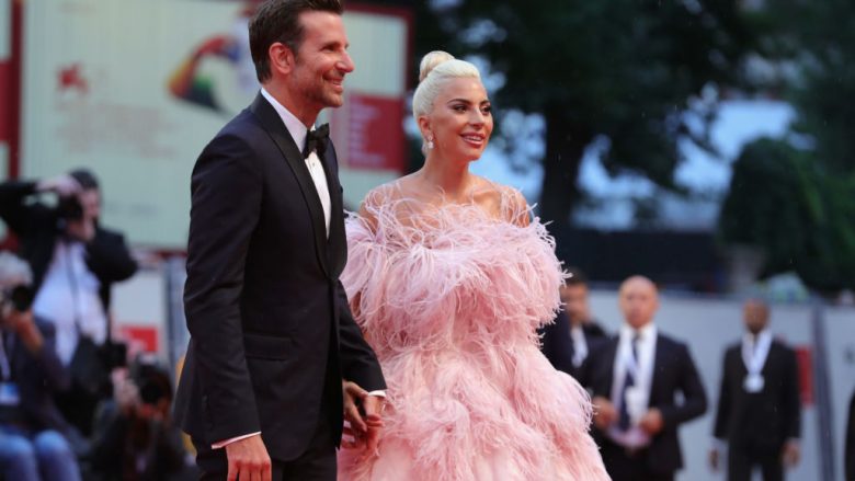 Bradley Cooper arrin në ‘Billboard Hot 100’ falë duetit me Lady Gagan