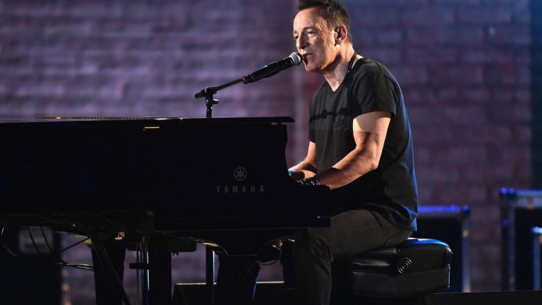 Bruce Springsteen publikon këngë nga performanca legjendare në turneun 2002/2003