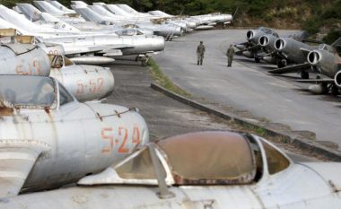 Reuters: Varreza shqiptare e MiG-ëve kthehet në bazë ajrore të NATO-s