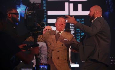 Wilder dhe Fury konfrontohen në skenë, ndërpritet konferenca e parë për media pas ndërhyrjes së sigurimit