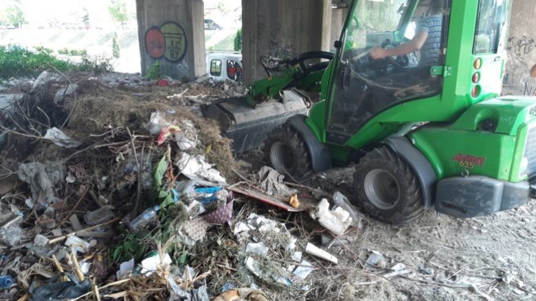 Në Shkup për një vit janë mbledhur 3060 metër kub mbeturina nga deponitë e egra