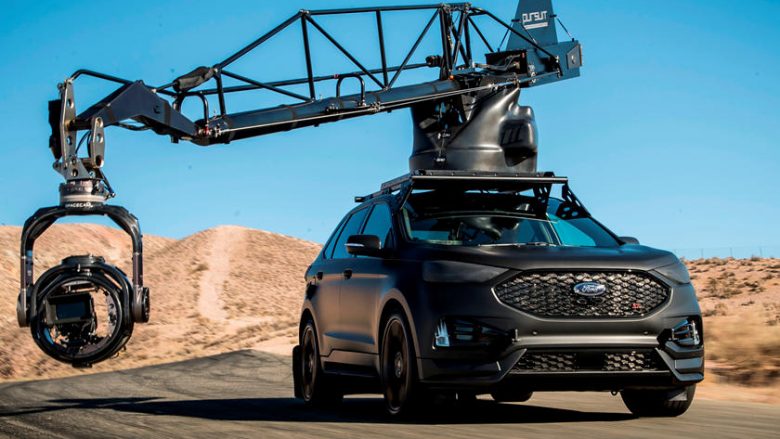 Ford Edge ST u shfrytëzua për një skenë filmi në Hollywood, ku ndiqen disa vetura me shpejtësi (Foto)