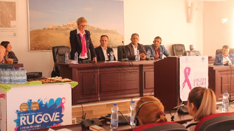 Korporata Rugove me kampanjë vetëdijësuese për kancerin e gjirit – dhuron aparate uji në Institutin Onkologjik të Kosovës