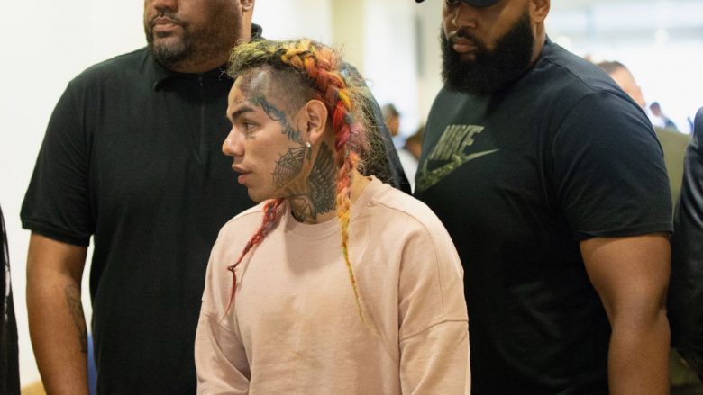 Reperi i njohur Tekashi69 dënohet për abuzim seksual ndaj një të miture