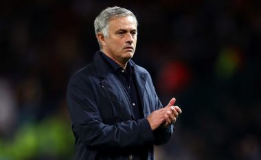 Konferenca e Jose Mourinhos zgjati vetëm 3 minuta e gjysmë – 262 fjalë dhe gjashtë pyetje, para ndeshjes që mund t’i kushtojë punën