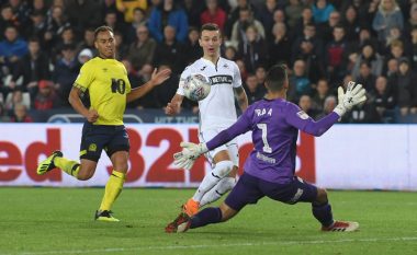Bersant Celina gjen golin në fitoren e Swanseas, shpallet lojtar i ndeshjes
