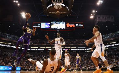 LeBron James arrin fitoren e parë me Lakersat, Los Angeles triumfon ndaj Phoenix Suns