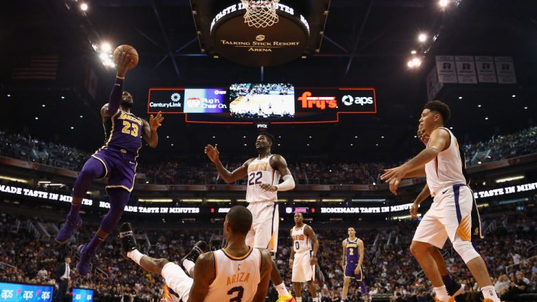 LeBron James arrin fitoren e parë me Lakersat, Los Angeles triumfon ndaj Phoenix Suns