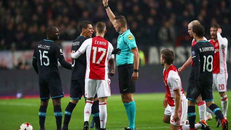 Ajax, PSV dhe Feyenoord do të ‘dhurojnë’ 10% të fitimeve të tyre në Evropë për pjesën tjetër të Eredivisies