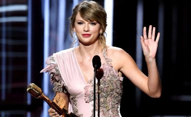 Taylor Swift thyen heshtjen, mbështet demokratët në zgjedhjet e mesmandatit