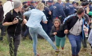 Gjykata e lartë hungareze ka dhënë vendimin final, për kameramanen që rrëzoi refugjatët (Video)