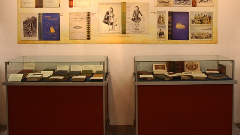 Ekspozohen në Tiranë me libra, harta dhe gravura të shekujve XV- XIX