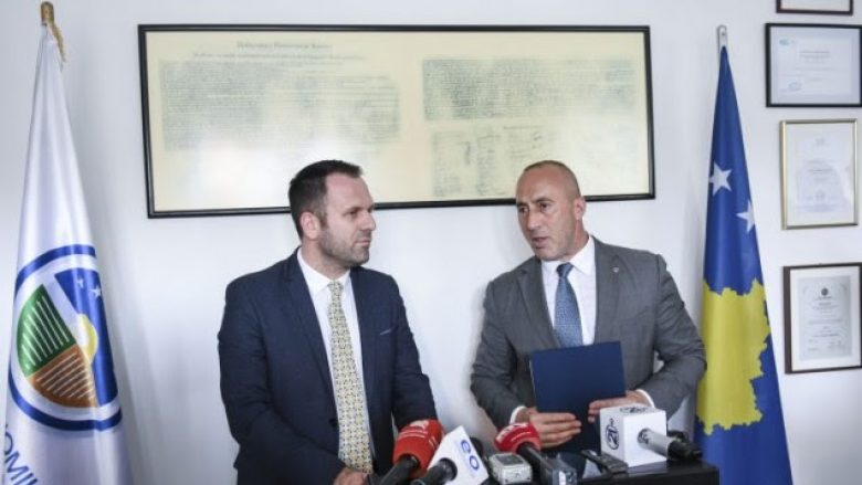 Haradinaj, Rukiqit: Merru me biznes se nuk kupton rreth liberalizimit të vizave