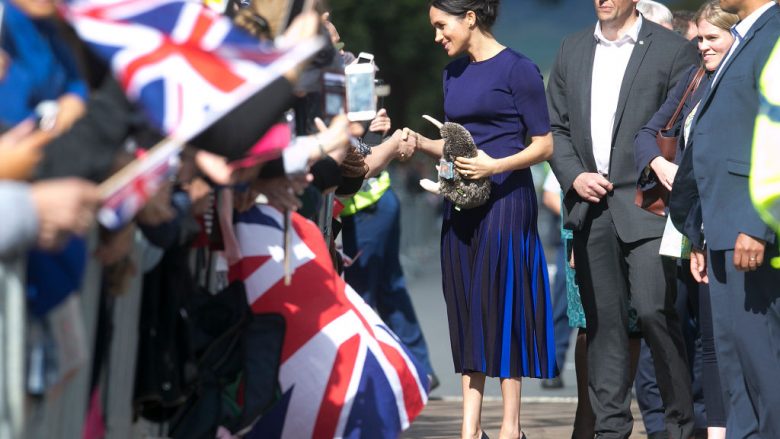 Gafa e radhës e Meghan Marklet, fustani transparent i zbulon të brendshmet