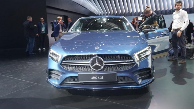 Mercedes prezantoi në Paris, versionin e ri AMG A35 (Foto)