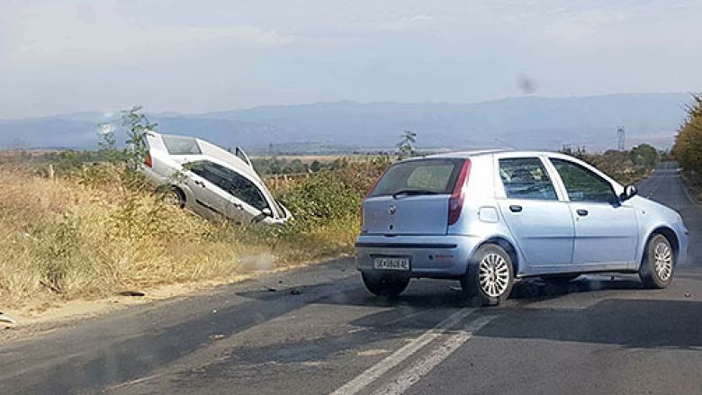 Aksident trafiku në rrugën Negotinë-Kavadar, policia kryen hetime