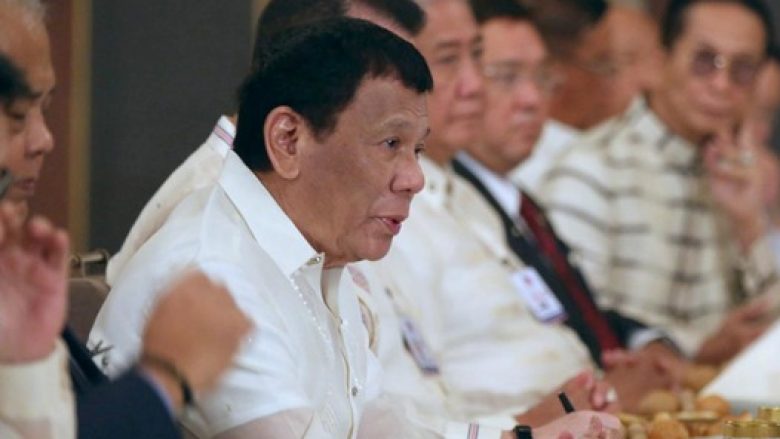 “Nëse është kancer, është kancer”: Duterte thotë se është duke kaluar disa teste shëndetësore