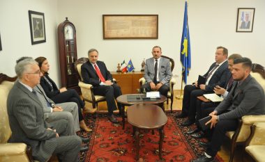 Mustafa takoi ambasadorin italian, i kërkon mbështetje për anëtarësimin e Kosovës në organizata ndërkombëtare të sigurisë