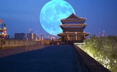 Qyteti kinez planifikon ta krijojë ‘hënën artificiale’ për ta ndriçuar qiellin më 2020 (Foto)