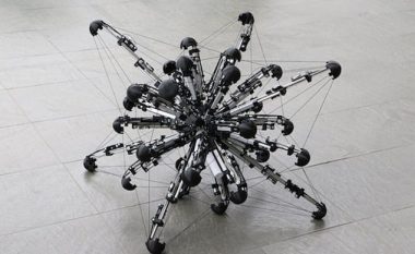 Roboti sferik me 32 këmbë që ‘lëvizë si amebë’ për të eksploruar planetë tjerë apo të kërkojë pas tragjedive (Video)
