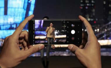 Samsung mund të jetë kompania e parë që sjell telefonin me katër kamera frontale