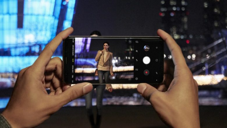 Samsung mund të jetë kompania e parë që sjell telefonin me katër kamera frontale