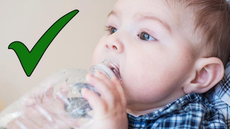 Kur guxojnë bebet të pinë ujë?