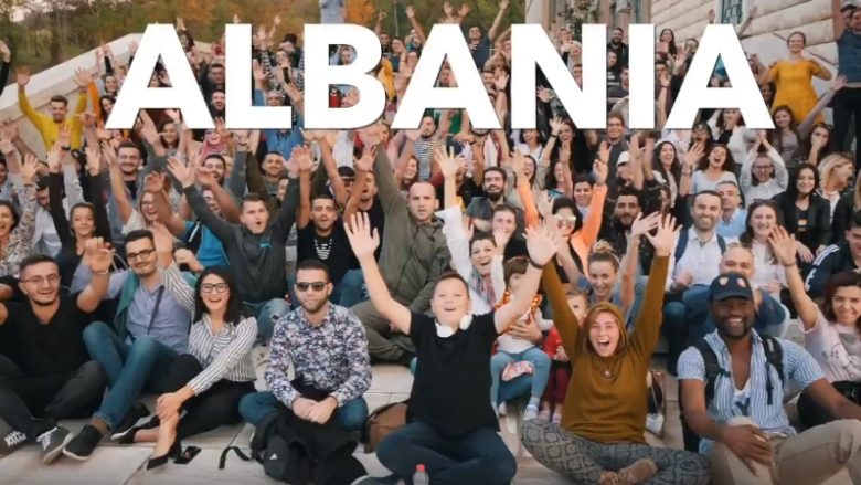 ‘NasDaily’ me video për Shqipërinë: Shteti mikpritës pa Starbucks, por me mijëra kafene