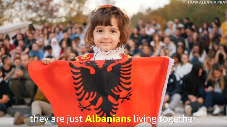 NasDaily mahnitet nga harmonia fetare mes shqiptarëve – videoja e re merr mbi një milion shikime brenda 3 orëve