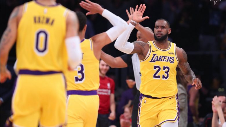James shkëlqen me ‘Triple double’, Lakers marrin fitoren e dytë