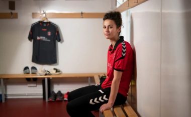 Nga vrasjet dhe masakrat, te largimi për të mbijetuar: Elizabeta Ejupi, refugjatja që tani po shkëlqen në futboll, rrëfen ikjen nga Kosova dhe jetën e re në Angli