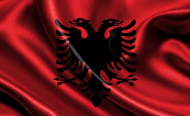 Deputeti shqiptar ndalohet nga policia në Beograd, fotot me simbolin e shqiponjës e fusin në telashe (Video)
