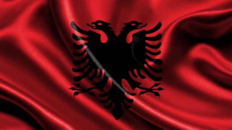 Deputeti shqiptar ndalohet nga policia në Beograd, fotot me simbolin e shqiponjës e fusin në telashe (Video)