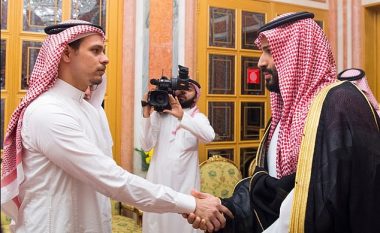 Djali i gazetarit të vdekur saudit takohet me Princin e Kurorës, njeriun që akuzohet për vrasjen e babait të tij (Foto)