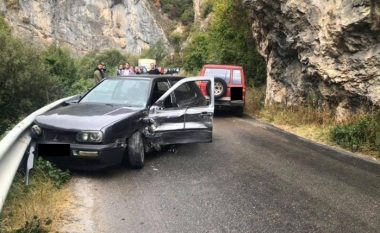 Aksident në rrugën Pejë-Rugovë, lëndohet një person