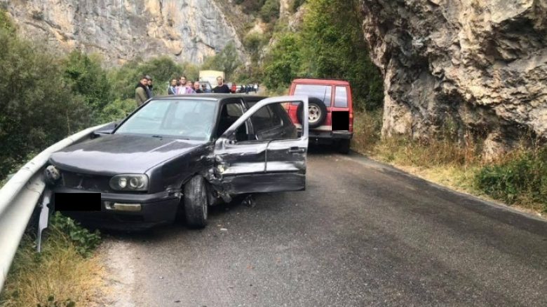 Aksident në rrugën Pejë-Rugovë, lëndohet një person
