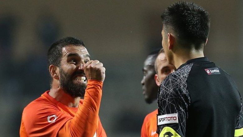 Arda Turan akuzohet për lidhje me Fetullah Gulen